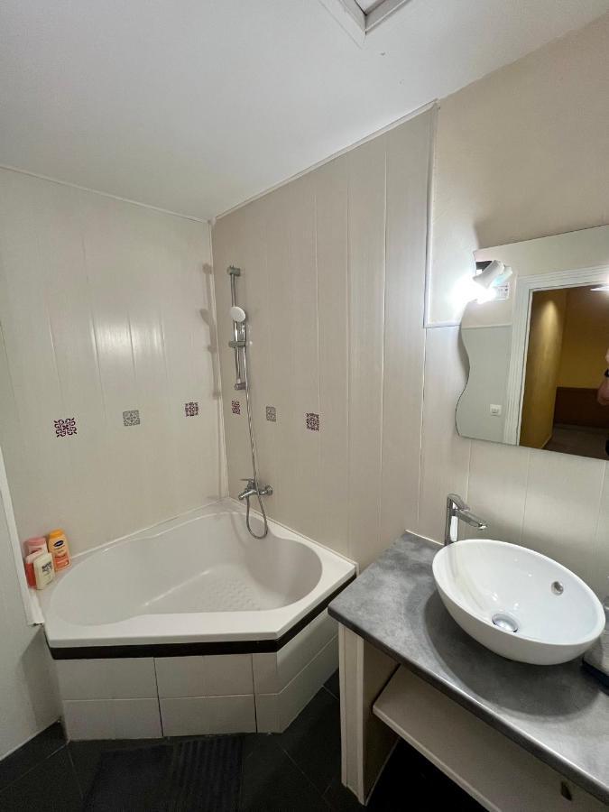 Appartement 2 Chambres - Lits King Size - Wifi - Baignoire Le Puy-en-Velay Kültér fotó